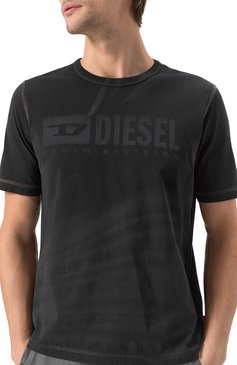 Мужская хлопковая футболка DIESEL черного цвета, арт. A16428/0LJBS | Фото 5 (Материал сплава: Проставлено; Длина (для топов): Стандартные; Драгоценные камни: Проставлено; Рукава: Короткие; Стили: Кэжуэл; Принт: С принтом; Материал внешний: Хлопок; Мужское Кросс-КТ: Футболка-одежда; Кросс-КТ: Джерси)