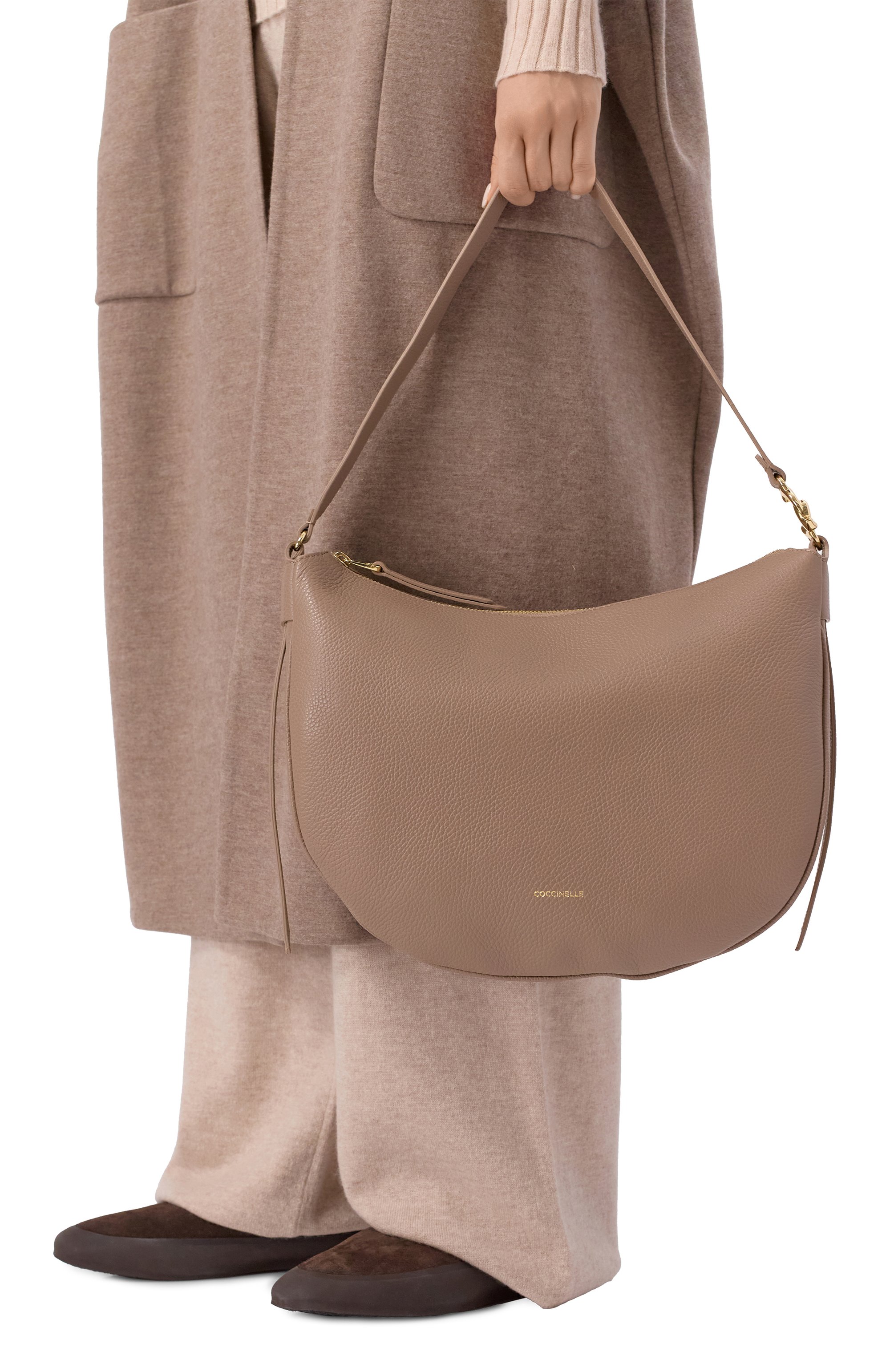 Сумка c-easy medium COCCINELLE темно-бежевого цвета по цене 44100 руб., арт. E1 SHA 13 02 01, фото 2 Сумка c-easy medium COCCINELLE, арт. E1 SHA 13 02 01, фото 2