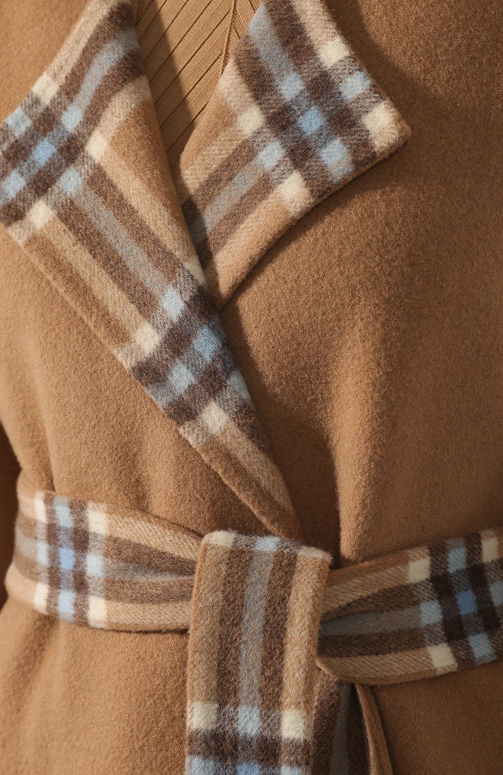 Двустороннее пальто REJINA PYO бежевого цвета по цене 106500 руб., арт. A080/W00L CHECK, фото 5 Двустороннее пальто REJINA PYO, арт. A080/W00L CHECK, фото 5