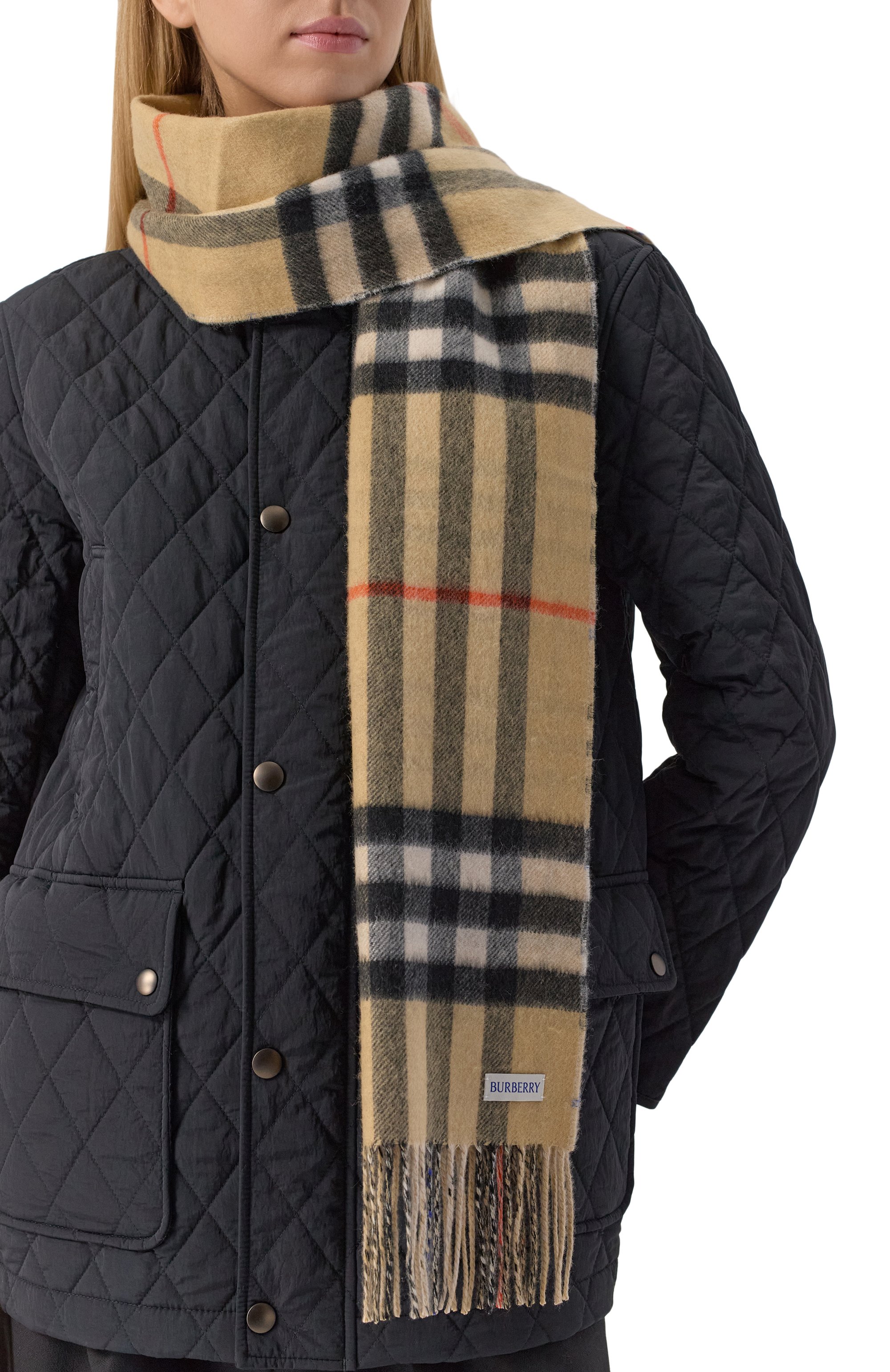 Двусторонний шарф BURBERRY серого цвета по цене 84700 руб., арт. 8090952, фото 3 Двусторонний шарф BURBERRY, арт. 8090952, фото 3