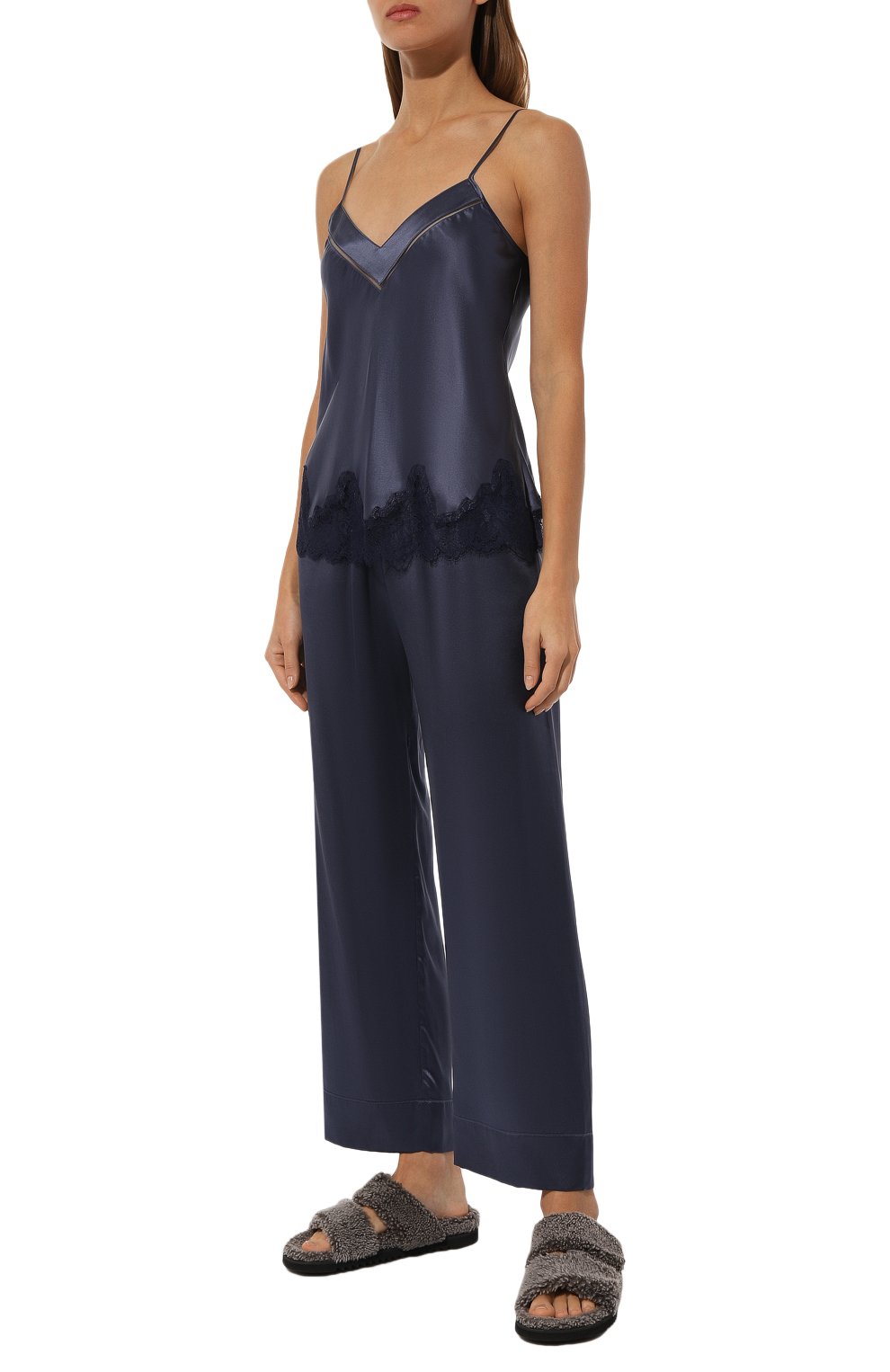 Шелковая пижама SIMONE PERELE синего цвета по цене 46000 руб., арт. 17F900-15B660, фото 2 Шелковая пижама SIMONE PERELE, арт. 17F900-15B660, фото 2