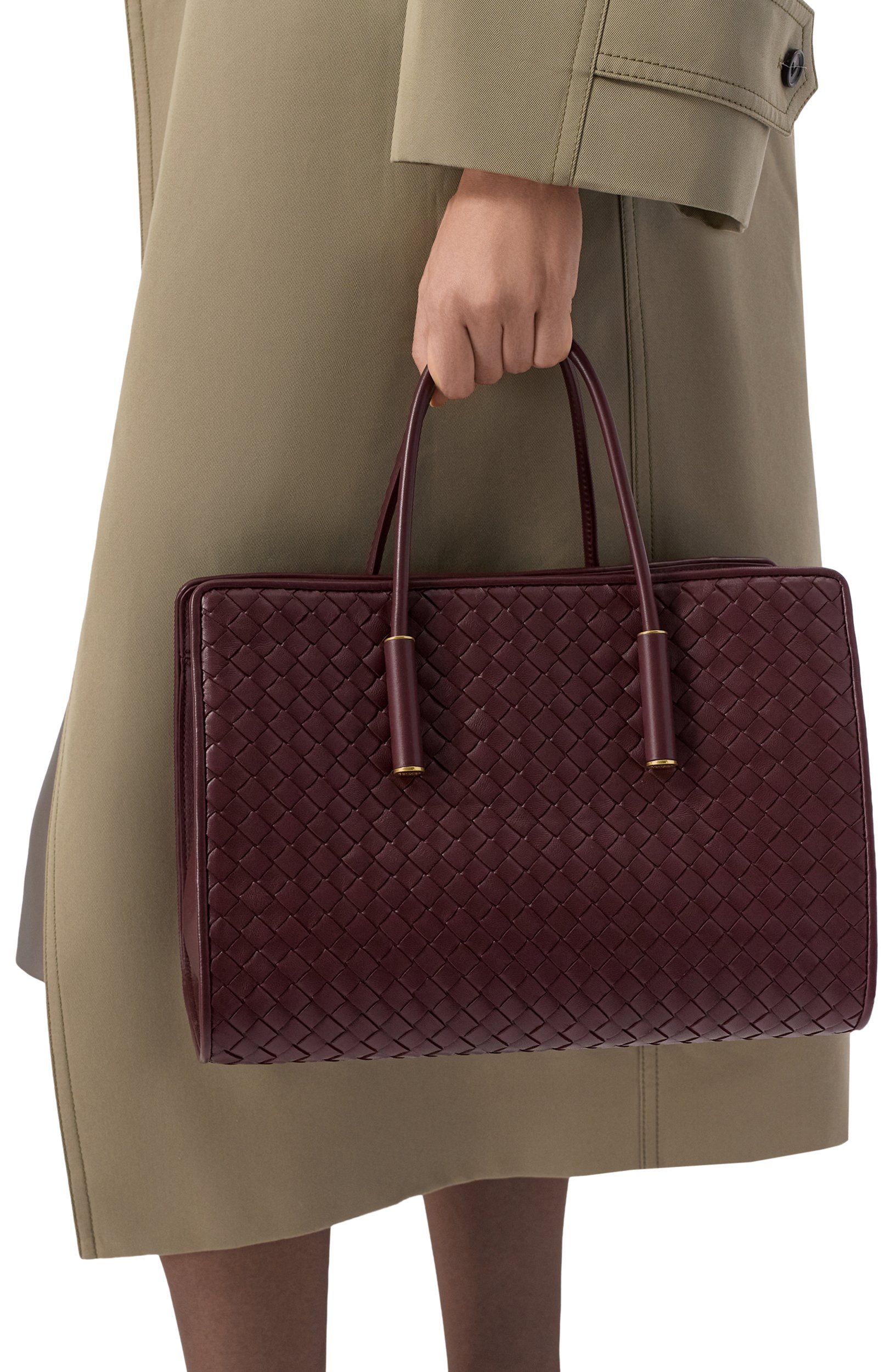 Сумка barbara small BOTTEGA VENETA бордового цвета по цене 564500 руб., арт. 875932/V5KD0, фото 2 Сумка barbara small BOTTEGA VENETA, арт. 875932/V5KD0, фото 2