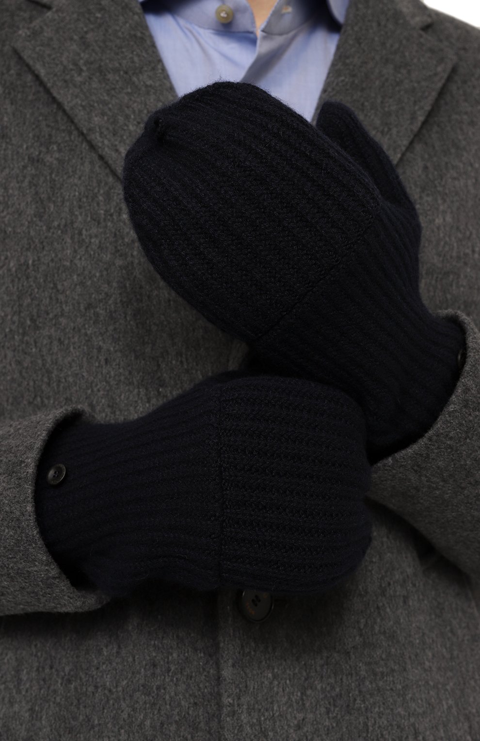 Кашемировые перчатки GIORGIO ARMANI темно-синего цвета по цене 57400 руб., арт. 744189/2F292, фото 4 Кашемировые перчатки GIORGIO ARMANI, арт. 744189/2F292, фото 4