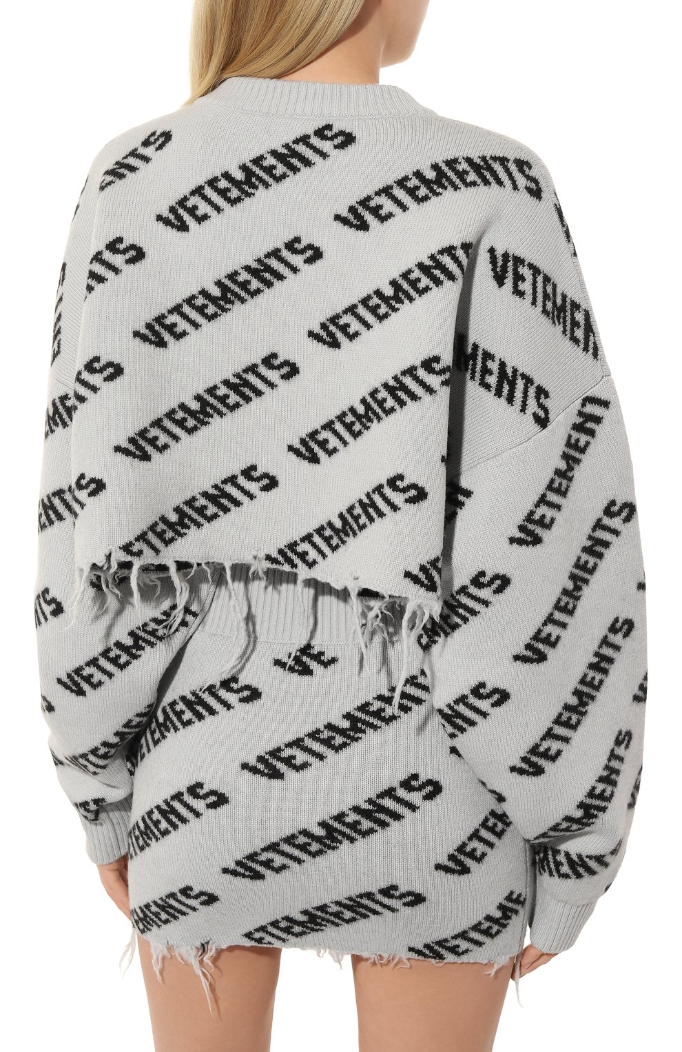 Шерстяной свитер VETEMENTS серого цвета по цене 99750 руб., арт. UE63KN900G, фото 4 Шерстяной свитер VETEMENTS, арт. UE63KN900G, фото 4