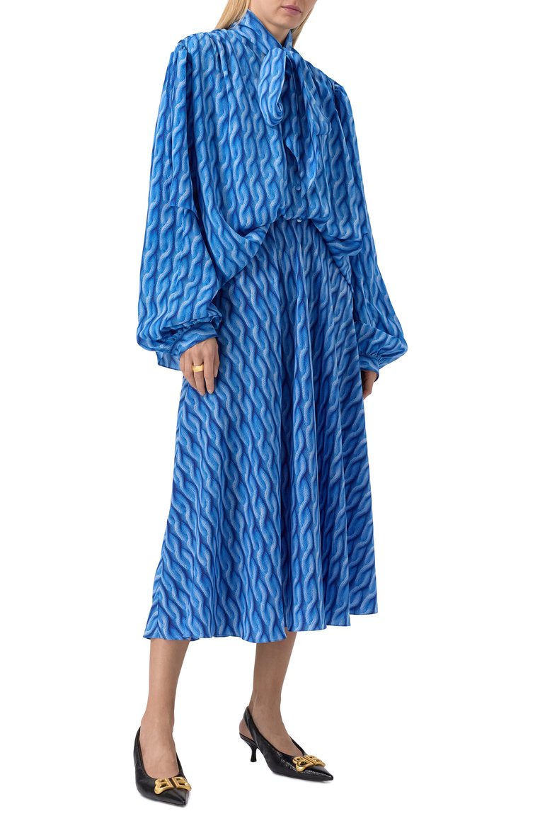 Женское атласное платье BALENCIAGA голубого цвета, арт. 814150/TRLB4 | Фото 2 (Материал внешний: Синтетический материал; Рукава: Длинные; Автоматизация состава: Проставлено; Автоматизация ТО: Проставлено; Длина Ж (юбки, платья, шорты): Миди; Случай: Повседневный; Женское Кросс-КТ: Платье-одежда; Стили: Гранж)
