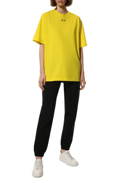 Хлопковая футболка MSGM желтого цвета по цене 11400 руб., арт. 3241MDM101 227298, фото 2 Хлопковая футболка MSGM, арт. 3241MDM101 227298, фото 2