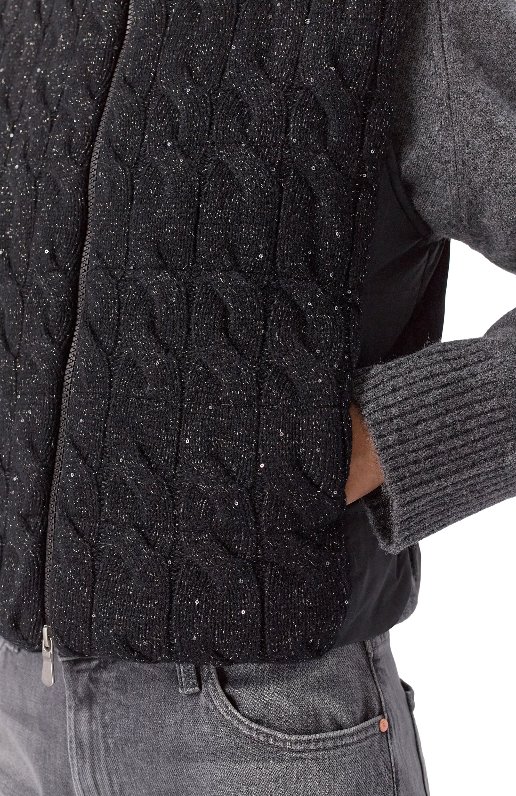 Жилет из шерсти и кашемира GRAN SASSO черного цвета по цене 75500 руб., арт. 78270/68670, фото 5 Жилет из шерсти и кашемира GRAN SASSO, арт. 78270/68670, фото 5