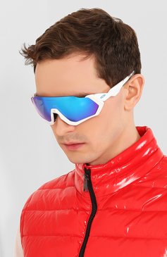 Женские солнцезащитные очки OAKLEY белого цвета, арт. 9401-940102 | Фото 3 (Кросс-КТ: С/з-унисекс; Региональные ограничения белый список (Axapta Mercury): Не проставлено, RU; Нос: Не проставлено; Материал: Пластик; Тип очков: С/з; Очки форма: Маска; Оптика Гендер: оптика-унисекс)