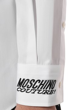 Мужская хлопковая рубашка MOSCHINO белого цвета, арт. J0226/2035 | Фото 5 (Манжеты: На пуговицах; Воротник: Кент; Рукава: Длинные; Рубашки М: Regular Fit; Случай: Повседневный; Длина (для топов): Стандартные; Материал сплава: Проставлено; Материал внешний: Хлопок; Принт: Однотонные; Драгоценные камни: Проставлено; Стили: Кэжуэл)