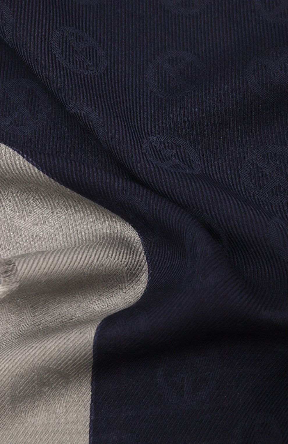 Шарф из шерсти и шелка GIORGIO ARMANI синего цвета по цене 52750 руб., арт. 745206/4R134, фото 3 Шарф из шерсти и шелка GIORGIO ARMANI, арт. 745206/4R134, фото 3