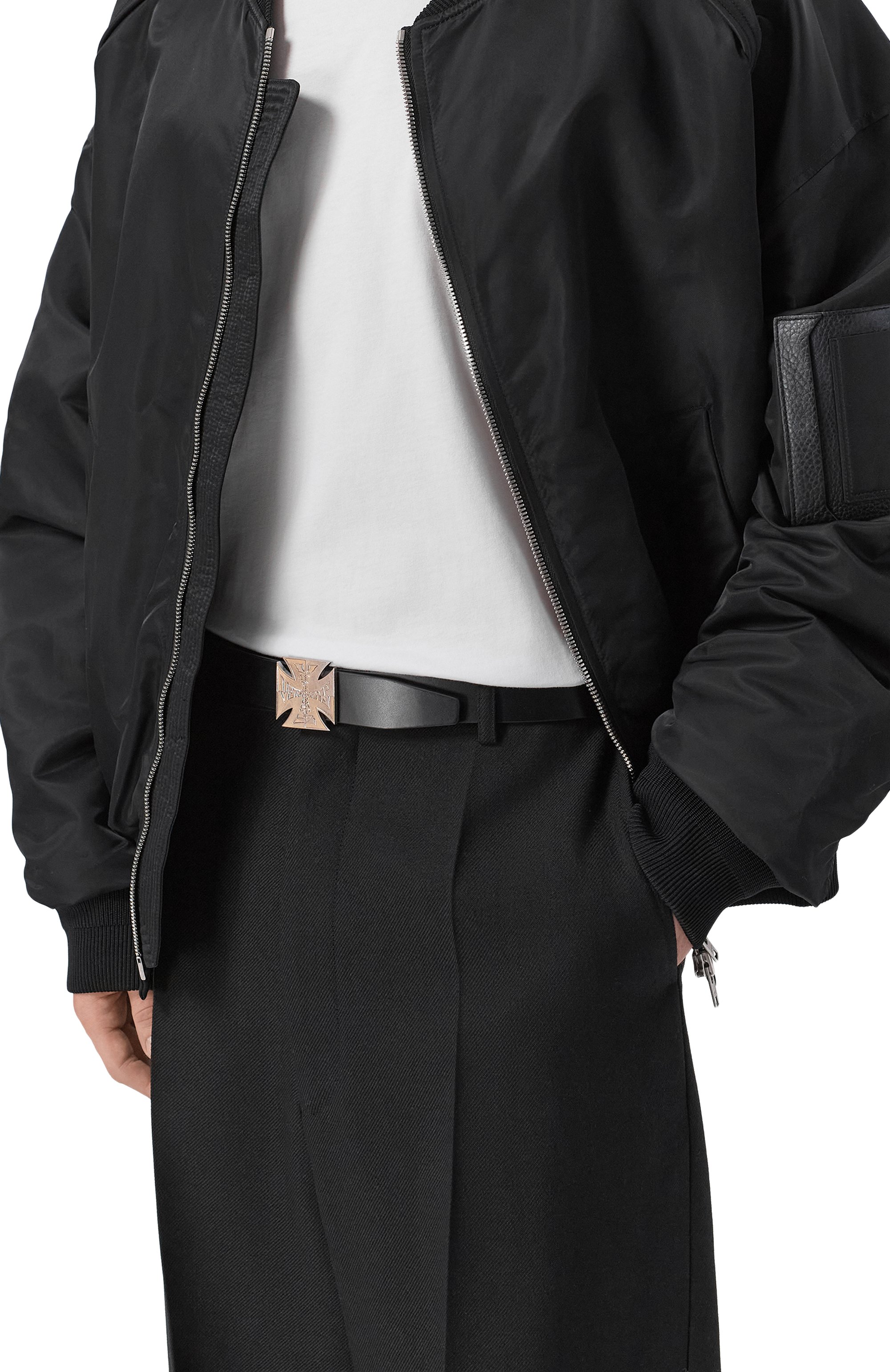 Кожаный ремень VETEMENTS черного цвета по цене 85500 руб., арт. UE76BE312B/2470 LEATHER, фото 2 Кожаный ремень VETEMENTS, арт. UE76BE312B/2470 LEATHER, фото 2