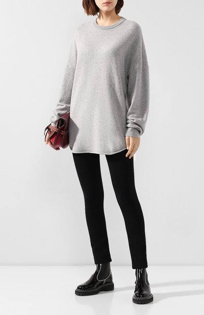 Кашемировый свитер EXTREME CASHMERE серого цвета по цене 37150 руб., арт. 102/HERE, фото 2 Кашемировый свитер EXTREME CASHMERE, арт. 102/HERE, фото 2