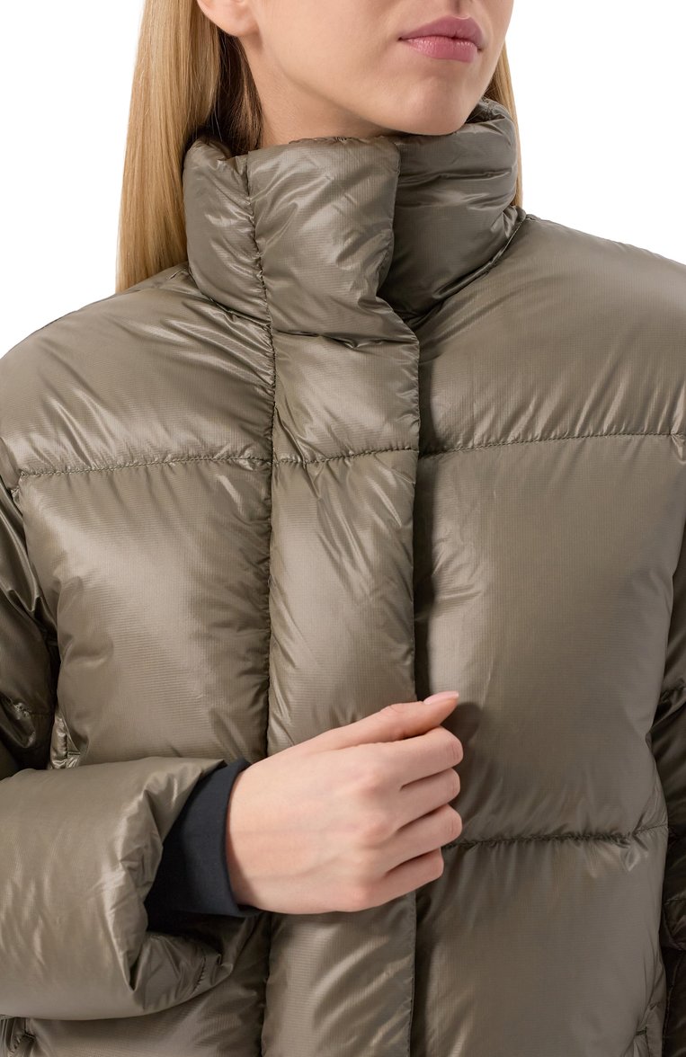 Женский пуховик CANADA GOOSE хаки цвета, арт. 2256WB | Фото 5 (Материал подклада: Синтетический материал; Рукава: Длинные; Материал утеплителя: Пух и перо; Длина (верхняя одежда): Короткие; Стили: Кэжуэл; Кросс-КТ: Пуховик, Куртка; Материал внешний: Синтетический материал)