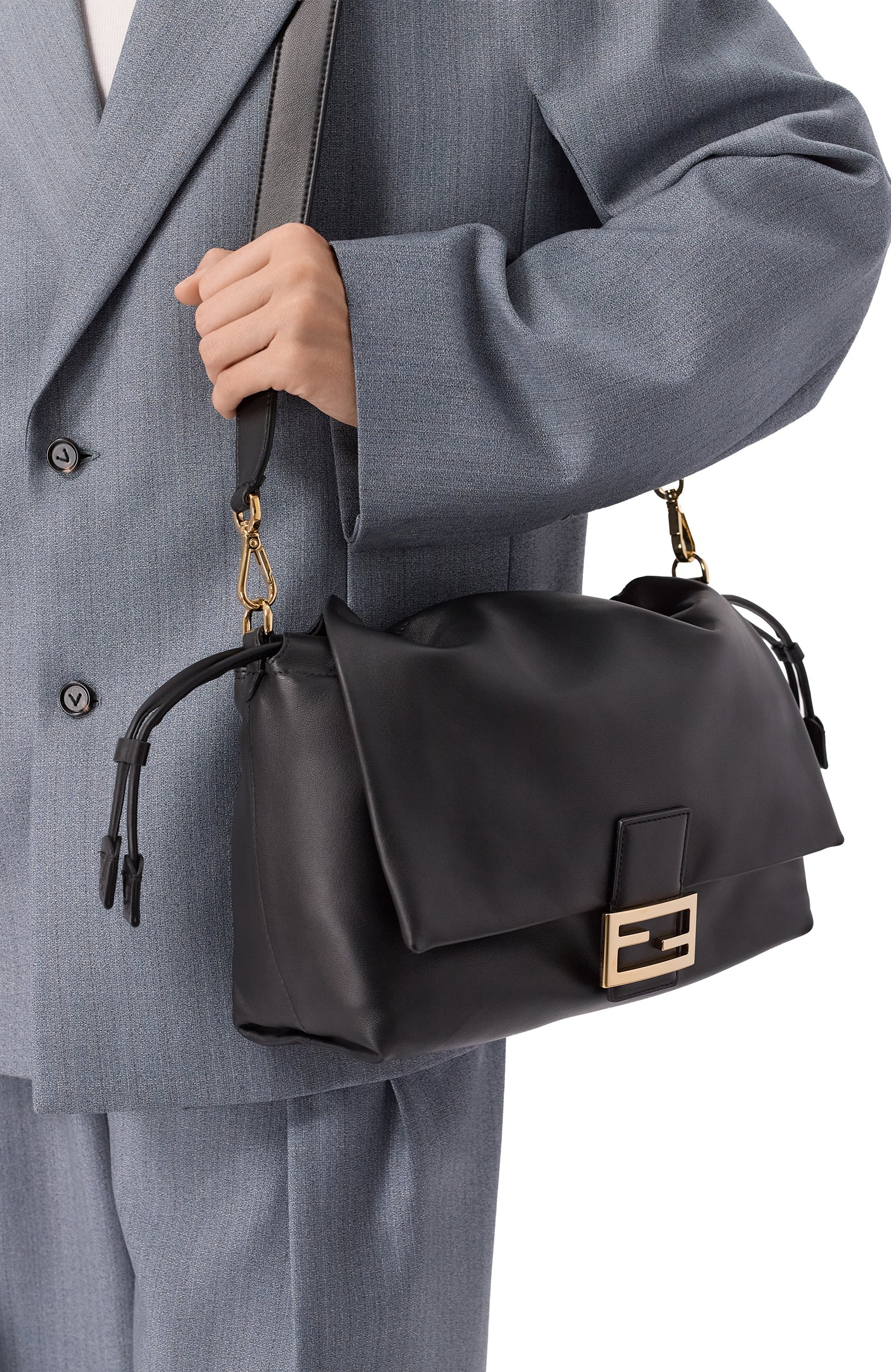 Сумка baguette soft large FENDI черного цвета по цене 499500 руб., арт. 8BR857/B1ZK, фото 2 Сумка baguette soft large FENDI, арт. 8BR857/B1ZK, фото 2
