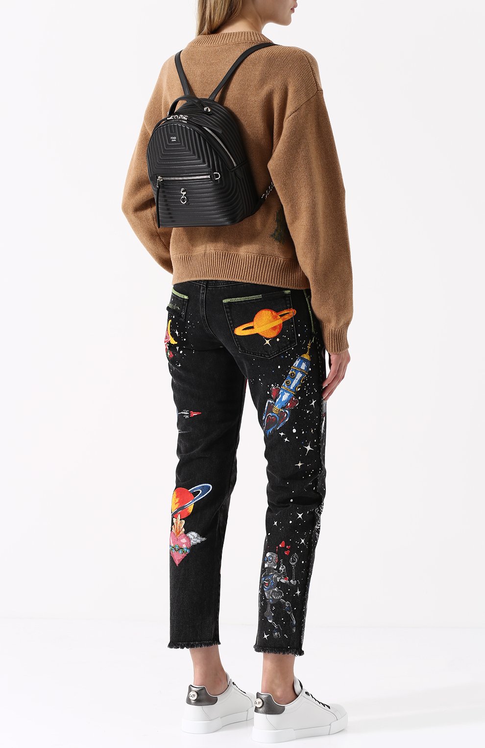 Рюкзак с металлической отделкой FENDI черного цвета по цене 194500 руб., арт. 8BZ038/I8F, фото 2 Рюкзак с металлической отделкой FENDI, арт. 8BZ038/I8F, фото 2