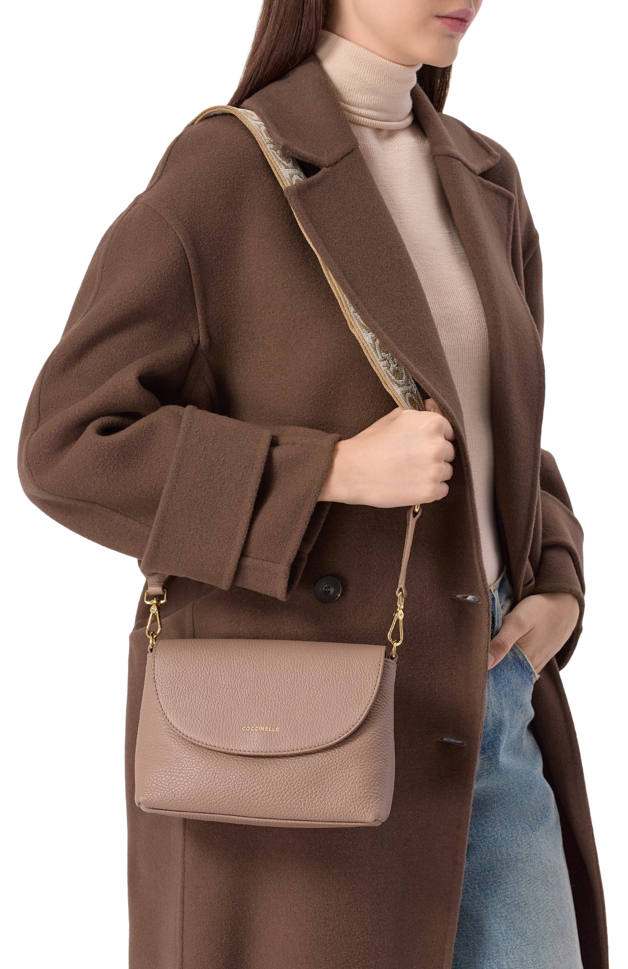 Сумка paulina mini COCCINELLE бежевого цвета по цене 22600 руб., арт. E5 S8F 59 01 01, фото 2 Сумка paulina mini COCCINELLE, арт. E5 S8F 59 01 01, фото 2