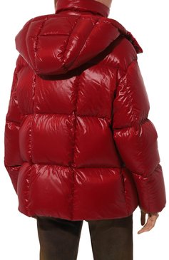 Женский пуховик  jasione MONCLER красного цвета, арт. 1A000-65-68950 | Фото 4 (Материал сплава: Проставлено; Драгоценные камни: Проставлено; Рукава: Длинные; Длина (верхняя одежда): Короткие; Материал утеплителя: Пух и перо; Материал внешний: Синтетический материал; Материал подклада: Синтетический материал; Кросс-КТ: Пуховик; Стили: Кэжуэл)