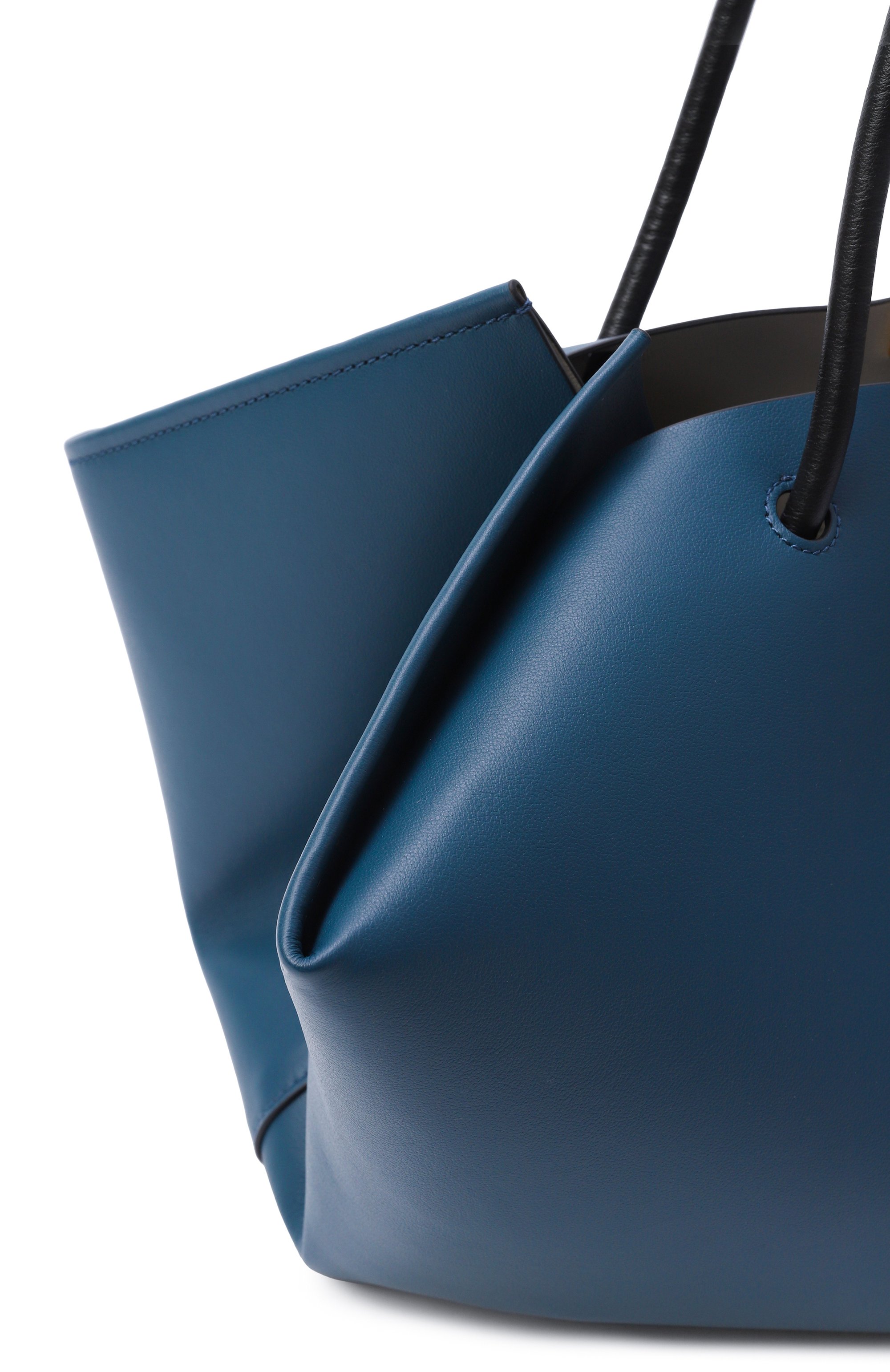 Сумка kamy COCCINELLE синего цвета по цене 39900 руб., арт. E1 U2L 11 02 01, фото 3 Сумка kamy COCCINELLE, арт. E1 U2L 11 02 01, фото 3