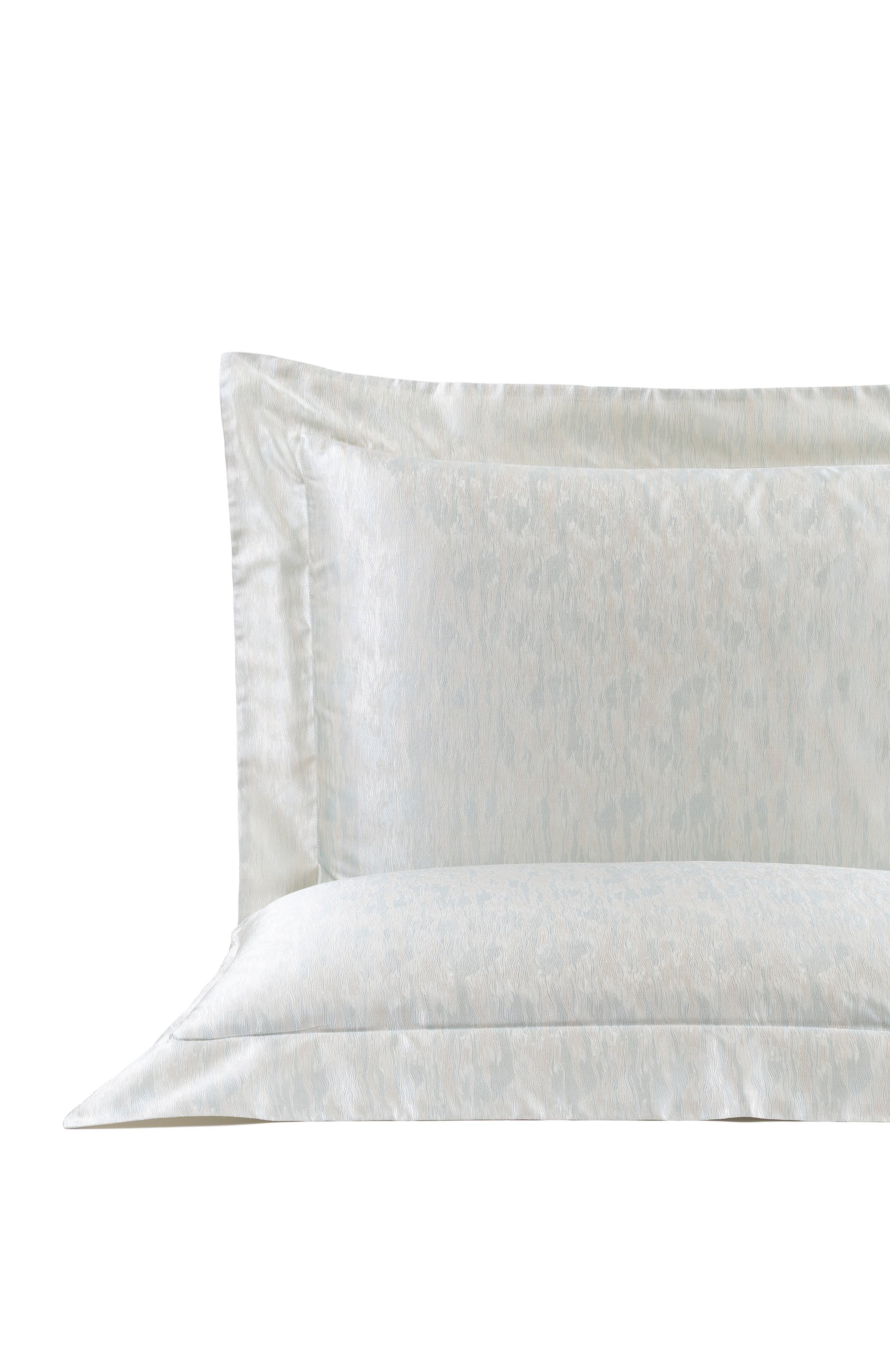 Наволочка luxury sway FRETTE голубого цвета по цене 55050 руб., арт. FR6918 E0741 051C, фото 2 Наволочка luxury sway FRETTE, арт. FR6918 E0741 051C, фото 2