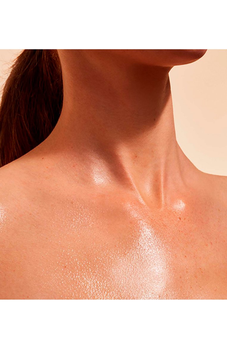 Увлажняющий солнцезащитный спрей для тела spf 50+ (150ml) CLARINS бесцветного цвета, арт. 80111696 | Фото 3 (Нос: Не проставлено; Региональные ограничения белый список (Axapta Mercury): Не проставлено; SPF фильтр: Высокий (35-50+); Косметика кросс-кт: Уход У; Тип продукта: Мисты / Спреи; Назначение: Для тела)