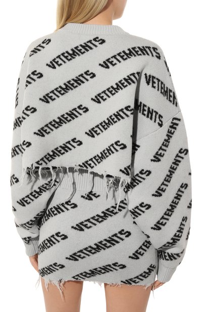 Шерстяной свитер VETEMENTS серого цвета по цене 99750 руб., арт. UE63KN900G, фото 4 Шерстяной свитер VETEMENTS, арт. UE63KN900G, фото 4