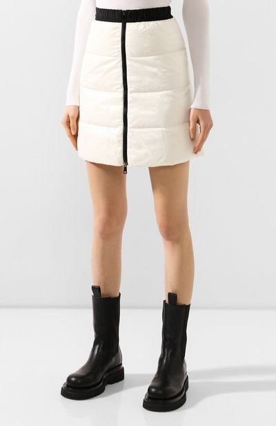 Пуховая юбка MONCLER белого цвета по цене 27750 руб., арт. E2-093-25905-00-C0065, фото 3 Пуховая юбка MONCLER, арт. E2-093-25905-00-C0065, фото 3