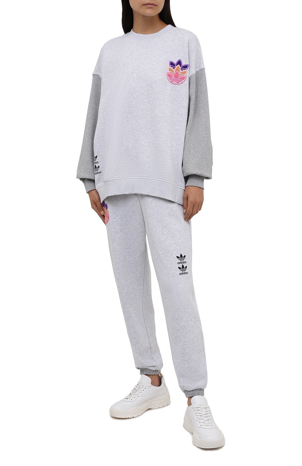 Хлопковый свитшот ADIDAS ORIGINALS светло-серого цвета по цене 5690 руб., арт. H22749, фото 2 Хлопковый свитшот ADIDAS ORIGINALS, арт. H22749, фото 2