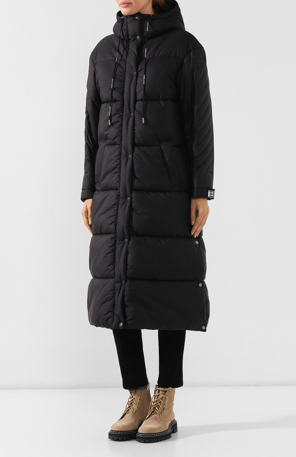 Утепленное пальто OFF-WHITE черного цвета по цене 148500 руб., арт. 0WEA175E19A390691010, фото 3 Утепленное пальто OFF-WHITE, арт. 0WEA175E19A390691010, фото 3