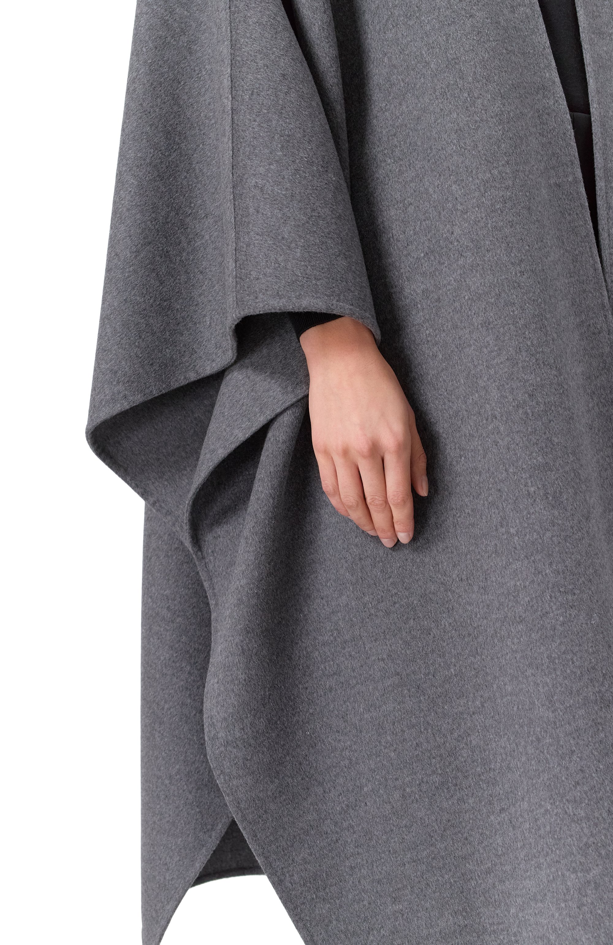 Пончо из шерсти и кашемира VALENTINO серого цвета по цене 539500 руб., арт. 5B3CG4728MA, фото 5 Пончо из шерсти и кашемира VALENTINO, арт. 5B3CG4728MA, фото 5