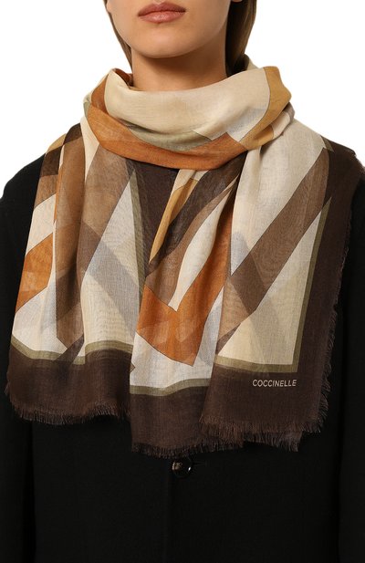 Палантин COCCINELLE бежевого цвета по цене 14500 руб., арт. E7QCV350102, фото 2 Палантин COCCINELLE, арт. E7QCV350102, фото 2