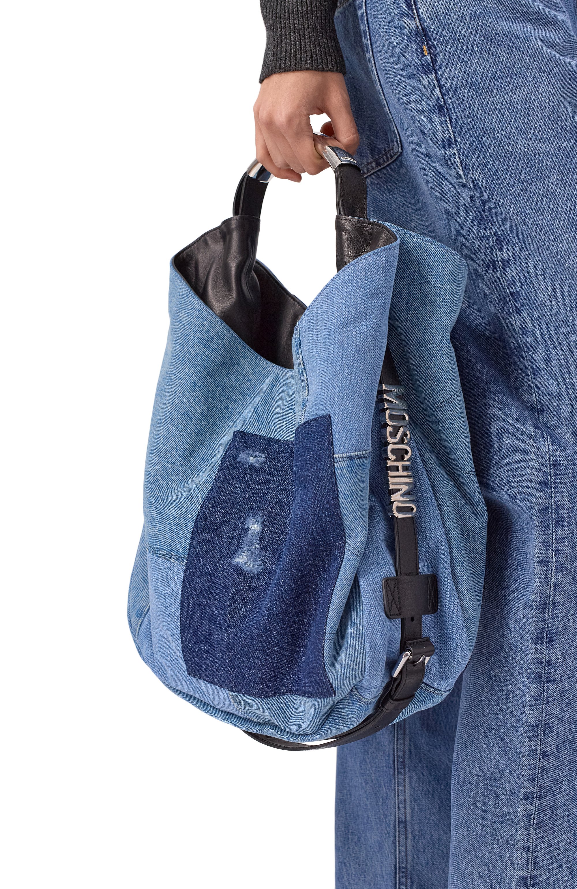 Сумка handle me medium MOSCHINO голубого цвета по цене 191500 руб., арт. MC4048PP1N/005, фото 2 Сумка handle me medium MOSCHINO, арт. MC4048PP1N/005, фото 2