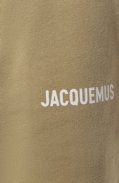 Мужские хлопковые джоггеры JACQUEMUS хаки цвета, арт. 22H/226JS081-2210 | Фото 5 (Длина (брюки, джинсы): Стандартные; Материал сплава: Проставлено; Материал внешний: Хлопок; Драгоце�нные камни: Проставлено; Силуэт М (брюки): Джоггеры; Стили: Кэжуэл)