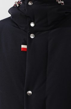 Мужская пуховик 2 moncler 1952 x valextra MONCLER GENIUS темно-синего цвета, арт. E2-091-42388-05-C0342 | Фото 5 (Материал внешний: Синтетический материал, Полиэстер, Хлопок; Материал утеплителя: Пух и перо; Материал подклада: Синтетический материал; Мужское Кросс-КТ: Пуховик-верхняя одежда, Верхняя одежда, пуховик-длинный; Статус проверки: Проверено; Рукава: Длинные; Длина (верхняя одежда): До колена; Кросс-КТ: Пуховик; Материал сплава: Проставлено, Проверено; Драгоценные камни: Проставлено; Стили: Кэжуэл)