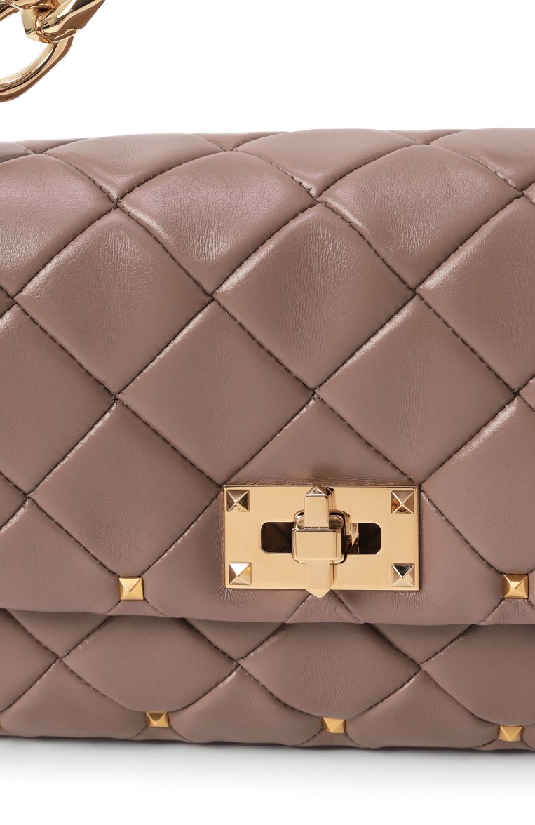Женская сумка rockstud spike small  VALENTINO темно-бежевого цвета, арт. 5W2B0Q04/IGX | Фото 3 (Драгоценные камни: Проставлено; Материал сплава: Проставлено; Размер: small; Ремень/цепочка: На ремешке; Материал: Натуральная кожа)