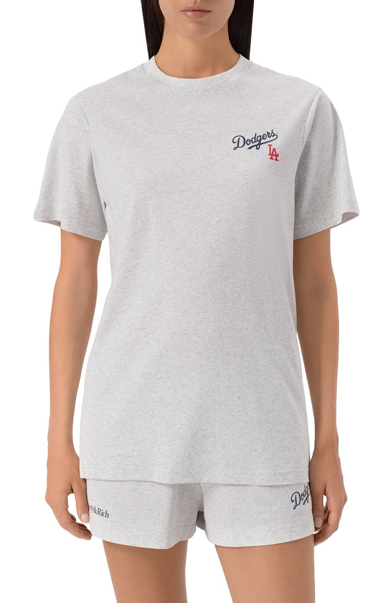 Женская хлопковая футболка sporty & rich x la dodgers SPORTY AND RICH серого цвета, арт. T0043627666GY03 | Фото 3 (Автоматизация состава: Проставлено; Автоматизация ТО: Проставлено; Рукава: Короткие; Материал внешний: Хлопок; Длина (для топов): Удлиненные; Детали: Без декора; Принт: С принтом; Стили: Спорт-шик; Женское Кросс-КТ: Футболка-одежда)