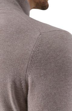 Мужской кашемировый джемпер BRUNELLO CUCINELLI коричневого цвета, арт. M2200124 | Фото 5 (Драгоценные камни: Проставлено; Материал сплава: Проставлено; Материал внешний: Кашемир, Шерсть; Длина (для топов): Стандартные; Рукава: Длинные; Вырез: Круглый; Стили: Кэжуэл; Мужское Кросс-КТ: Джемперы; Принт: Без принта)