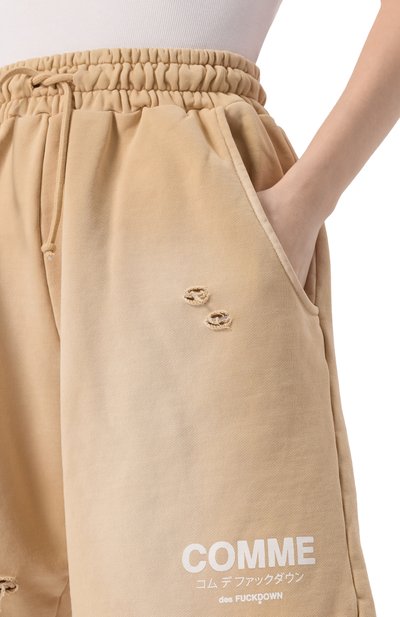 Хлопковые шорты COMME DES FUCKDOWN бежевого цвета по цене 14050 руб., арт. CFABW01238, фото 5 Хлопковые шорты COMME DES FUCKDOWN, арт. CFABW01238, фото 5