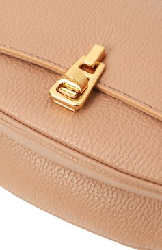 Женская сумка magie soft medium COCCINELLE бежевого цвета, арт. E1PQR180301 | Фото 3 (Материал сплава: Проставлено; Размер: medium; Драгоценные камни: Проставлено; Материал: Натуральная кожа; Ремень/цепочка: На ремешке)