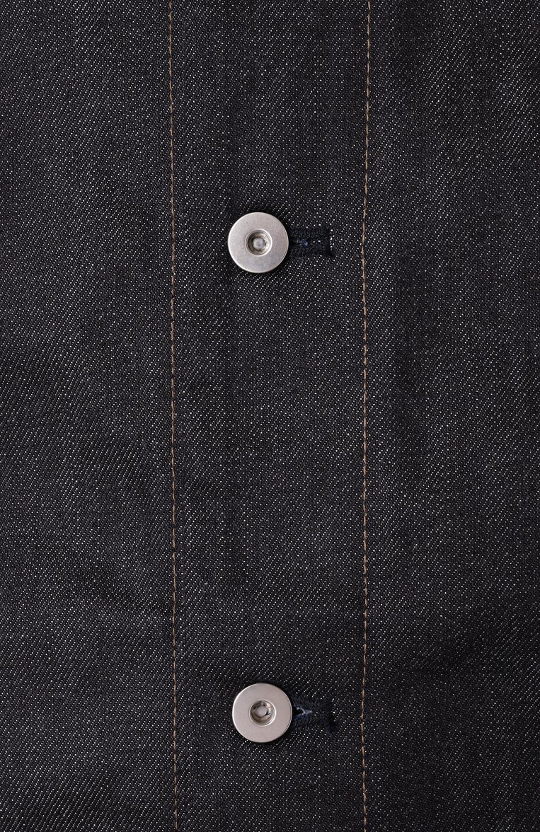 Мужская джинсовая рубашка JIL SANDER темно-синего цвета, арт. J23DL0101/J45041 | Фото 6 (Длина (для топов): Стандартные; Материал внешний: Хлопок, Деним; Рукава: Длинные; Манжеты: На пуговицах; Воротник: Кент; Случай: Повседневный; Кросс-КТ: Деним; Принт: Однотонные; Стили: Кэжуэл; Автоматизация ТО: Проставлено; Автоматизация состава: Проставлено)