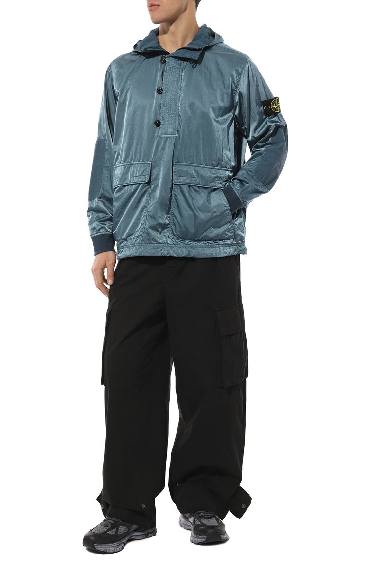 Мужская анорак STONE ISLAND бирюзового цвета, арт. 751560921 | Фото 2 (Материал внешний: Синтетический материал; Длина (верхняя одежда): Короткие; Кросс-КТ: Куртка, Ветровки, Легкие; Стили: Кэжуэл; Рукава: Длинные)
