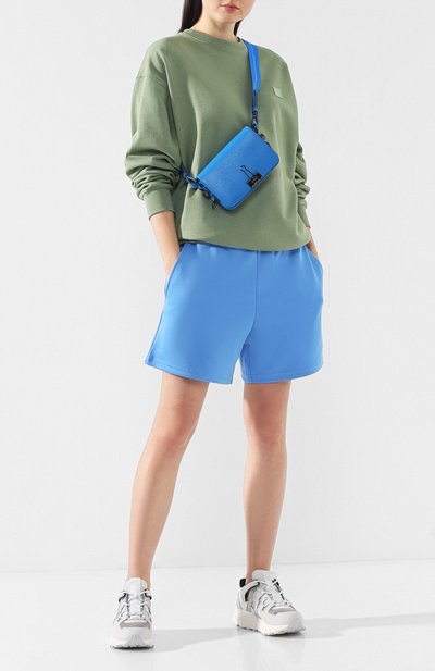 Шорты с эластичным поясом ACNE STUDIOS голубого цвета по цене 18100 руб., арт. CE0003/W, фото 2 Шорты с эластичным поясом ACNE STUDIOS, арт. CE0003/W, фото 2