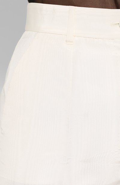 Шелковые брюки DOLCE & GABBANA белого цвета по цене 140500 руб., арт. FTAM2T/FU1CJ, фото 5 Шелковые брюки DOLCE & GABBANA, арт. FTAM2T/FU1CJ, фото 5
