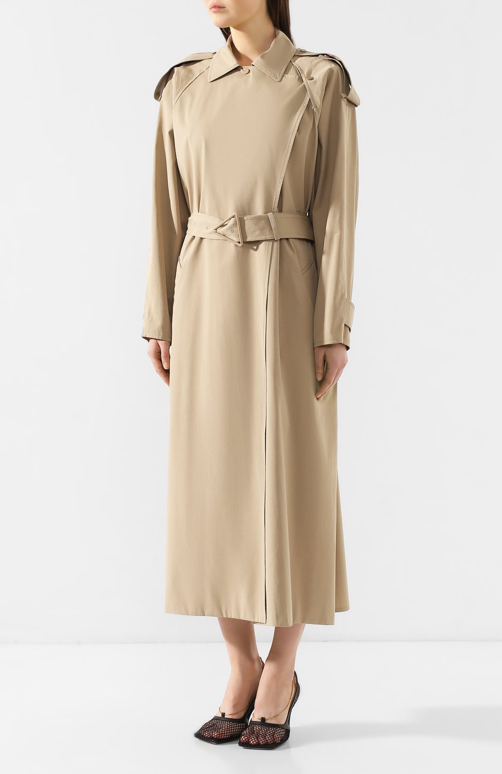 Тренч из смеси хлопка и вискозы BOTTEGA VENETA бежевого цвета по цене 368000 руб., арт. 609117/VK0N0, фото 3 Тренч из смеси хлопка и вискозы BOTTEGA VENETA, арт. 609117/VK0N0, фото 3