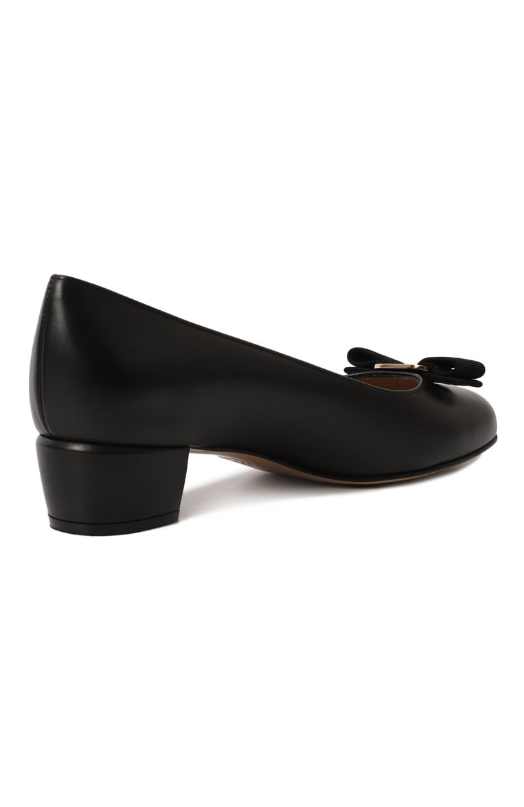 Женские кожаные туфли vara FERRAGAMO черного цвета, арт. 01G324/765658 | Фото 5 (Материал внешний: Натуральная кожа; Материал сплава: Проставлено; Драгоценные камни: Проставлено; Материал внутренний: Натуральная кожа; Каблук высота: Низкий; Подошва: Плоская; Каблук тип: Устойчивый)