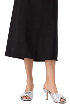 Женские кожаные мюли blink BOTTEGA VENETA серебряного цвета, арт. 796455/V55N1 | Фото 3 (Каблук высота: Высокий; Подошва: Плоская; Драгоценные камни: Проставлено; Материал сплава: Проставлено; Материал внешний: Натуральная кожа; Материал внутренний: Натуральная кожа; Каблук тип: Шпилька)