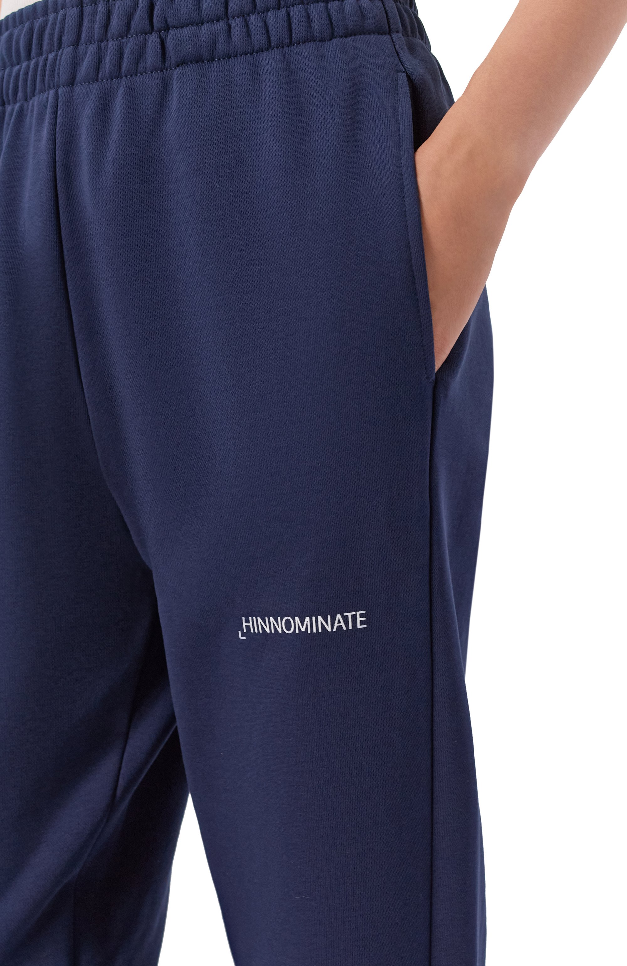 Хлопковые джоггеры HINNOMINATE синего цвета по цене 9950 руб., арт. HMABW02374, фото 5 Хлопковые джоггеры HINNOMINATE, арт. HMABW02374, фото 5