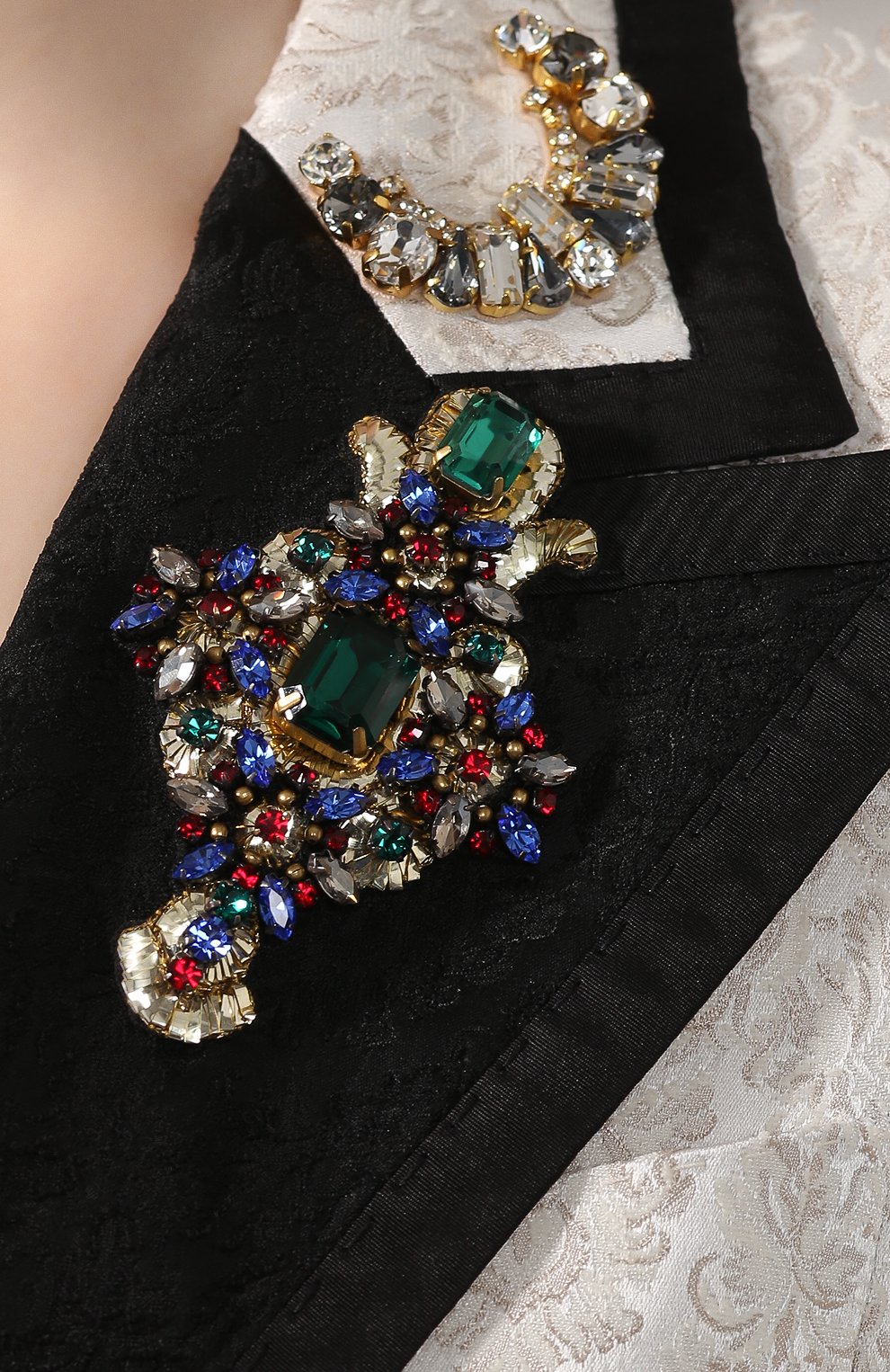 Двубортный жакет DOLCE & GABBANA светло-серого цвета по цене 372000 руб., арт. F296SZ/FJRDK, фото 5 Двубортный жакет DOLCE & GABBANA, арт. F296SZ/FJRDK, фото 5