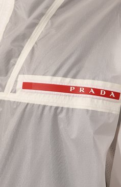 Мужской плащ PRADA белого цвета, арт. SGB707-1S0F-F0009-211 | Фото 5 (Мужское Кросс-КТ: Плащ-верхняя одежда; Рукава: Длинные; Длина (верхняя одежда): До колена; Материал внешний: Синтетический материал; Материал сплава: Проставлено; Стили: Спорт-шик; Драгоценные камни: Проставлено)