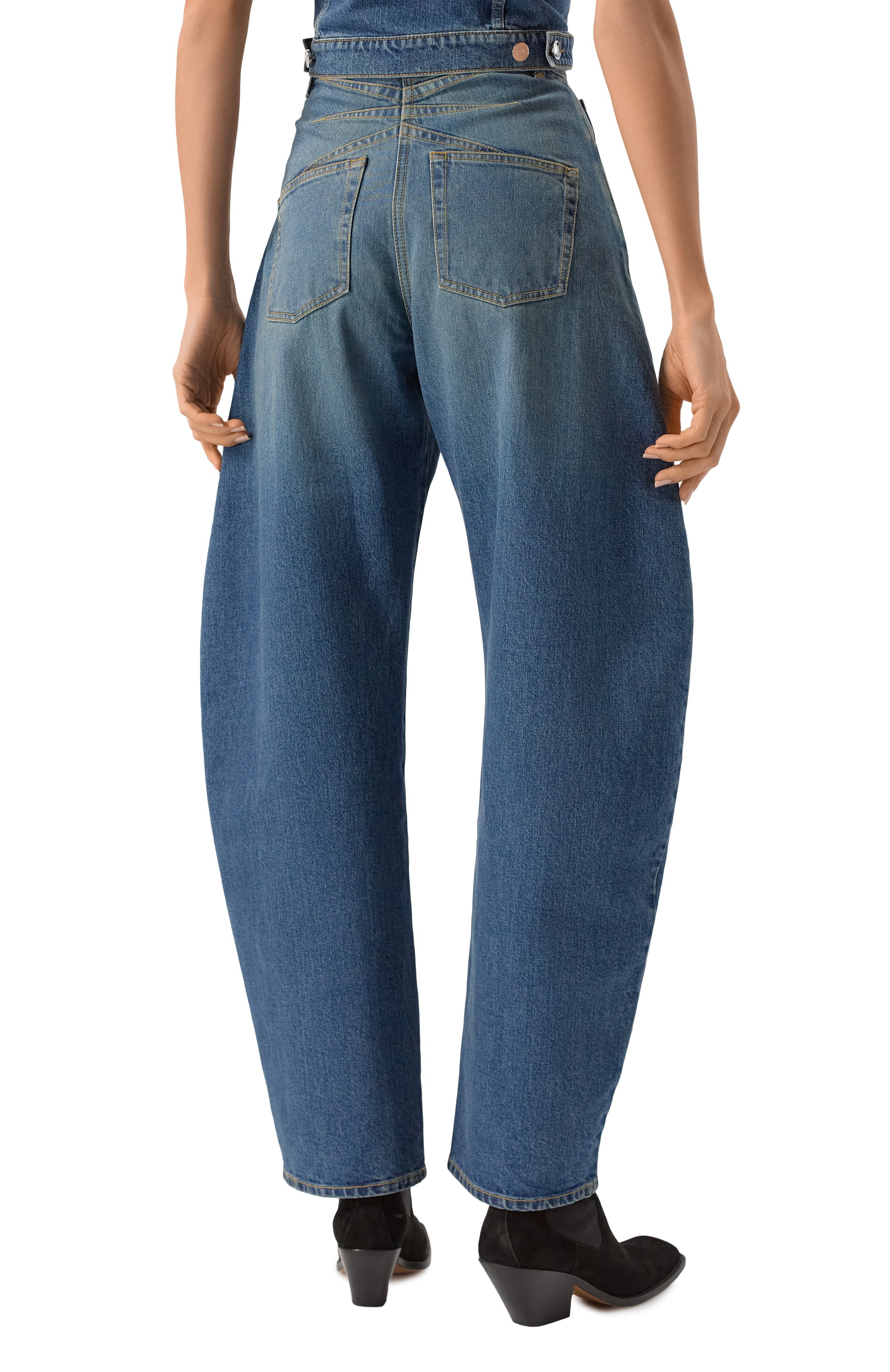 Джинсы ALAIA голубого цвета по цене 161000 руб., арт. AA9P0176T536A, фото 4 Джинсы ALAIA, арт. AA9P0176T536A, фото 4