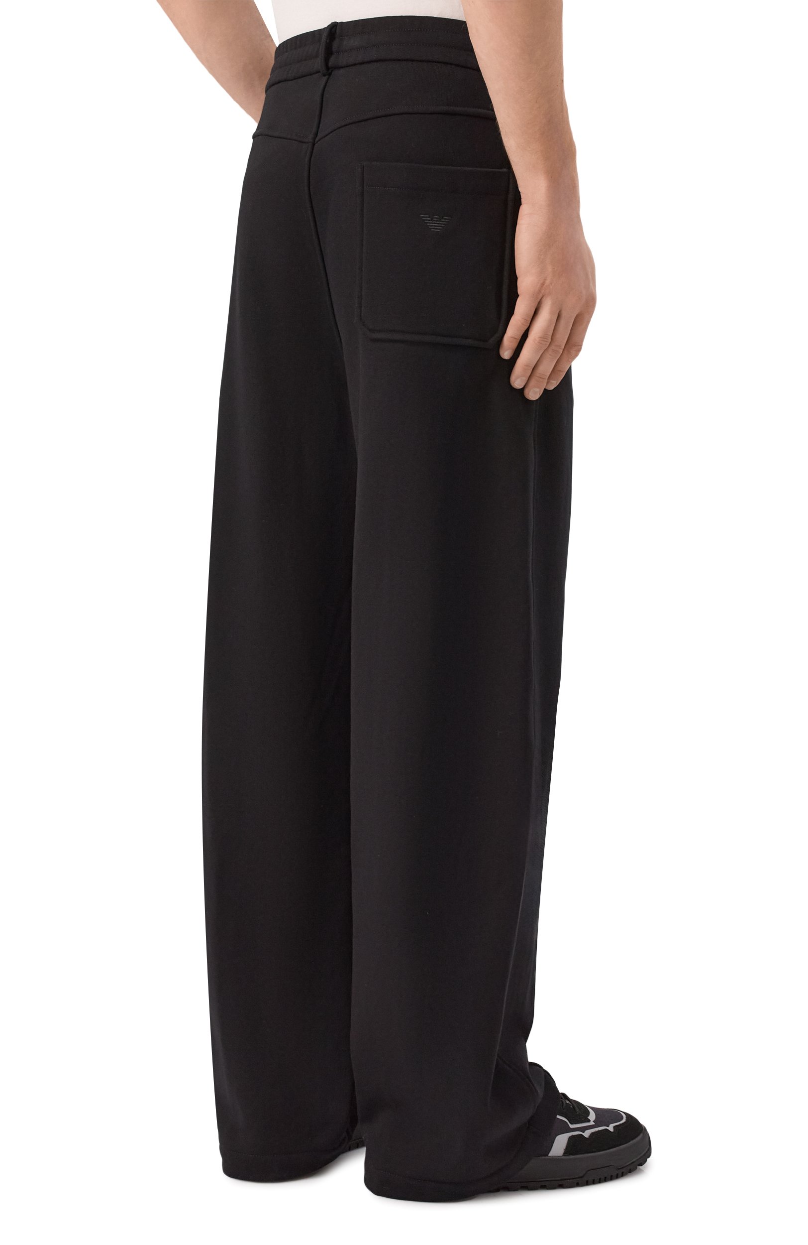 Хлопковые брюки EMPORIO ARMANI черного цвета по цене 31600 руб., арт. EM006837/AF13713, фото 4 Хлопковые брюки EMPORIO ARMANI, арт. EM006837/AF13713, фото 4